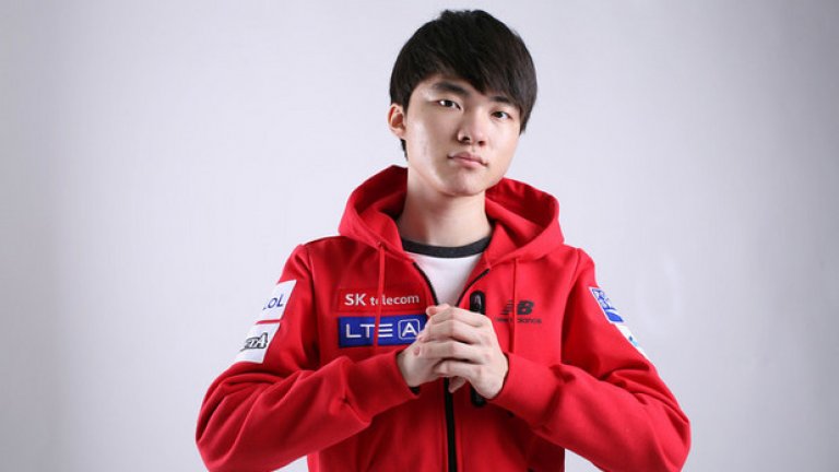 Ли “Faker” Сан Хьок, $1 047 606
Отбор: Sk Telecom T1 (League of Legends)
За сравнение, кореецът Ли Сан Хьок с никнейм Faker е спечелилият най-много извън Dota 2 сцената. Ли играе друга популярна игра за масови онлайн битки, League of Legends, и в общата класация по печалби е на 28-о място. Трябва да се отбележи обаче, че 21-годишният кореец е смятан за най-известния и най-добър играч на League of Legends и ако се прибавят печалбите му от спонсорски договори, вероятно ще е в челната тройка на най-богатите професионални геймъри. Сега той е на 21 г., а когато е бил едва на 16, е напуснал училище, за да се концентрира изцяло върху електронните спортове.