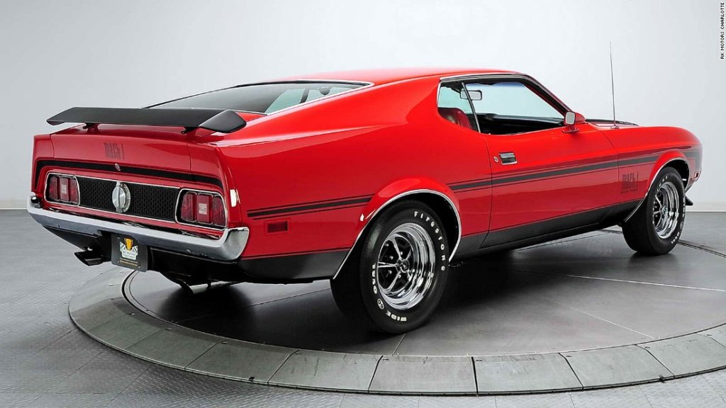 Ford Mustang Mach 1 - Diamonds are forever, 1971. Единствената американска кола в автопарка на Бонд всъщност принадлежи на неговото момиче - Тифани Кейс