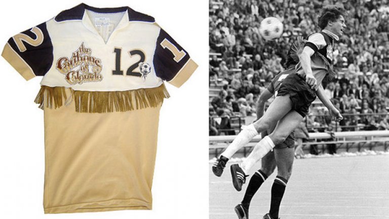 През 1978 г. Колорадо е носил този екип в американската лига. Наистина! Като доказателство, че това странно подобие на късо пончо с ресни по него действително е било екип, ето ви и снимка от мач на тима през онзи сезон.