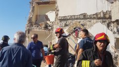 Сграда се срути до Неапол, издирват се две семейства