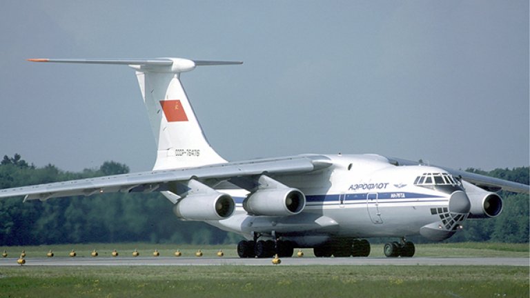 Два самолета Илюшин Ил-76с на китайската военна авиация търсят останки от въздуха