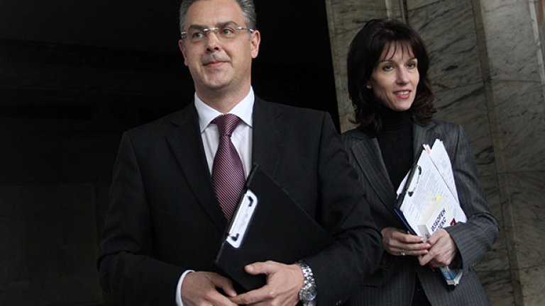 Искра Михайлова - в ЕП вместо Пеевски, Станишев ще се откаже от мандат