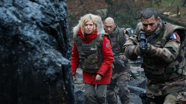 Действието в сериала се развива в Европа в наши дни. Когато астрономи засичат сигнали от друга галактика, това е неоспоримо доказателство за разумен извънземен живот.
