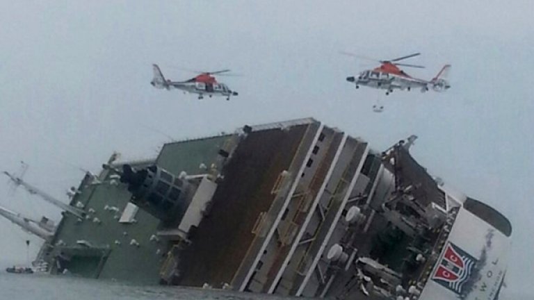 Ферибот с ученици потъна край Южна Корея