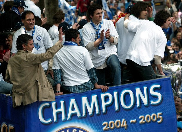 Жозе Моуриньо на открития автобус на победата, яхнат след титлата от 2005 г. 10 години по-късно Специалния е фаворит отново да вдигне короната.