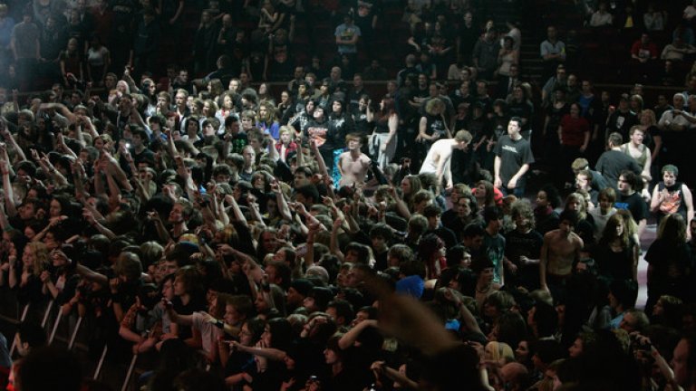 Спокойно, родители! Дет метълът е щастие и позитивни емоции, нищо че се пее за смърт