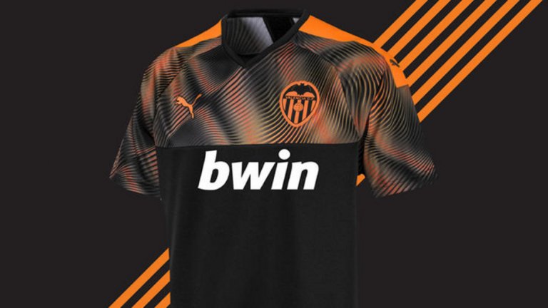 5. Валенсия
Черно и оранжево, по принцип, не са най-лошата комбинация, но във Валенсия са успели да сбъркат и това.