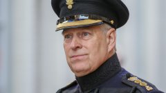 Разследването срещу бившия принц проверява дали той е водил Епстийн със себе си по работа