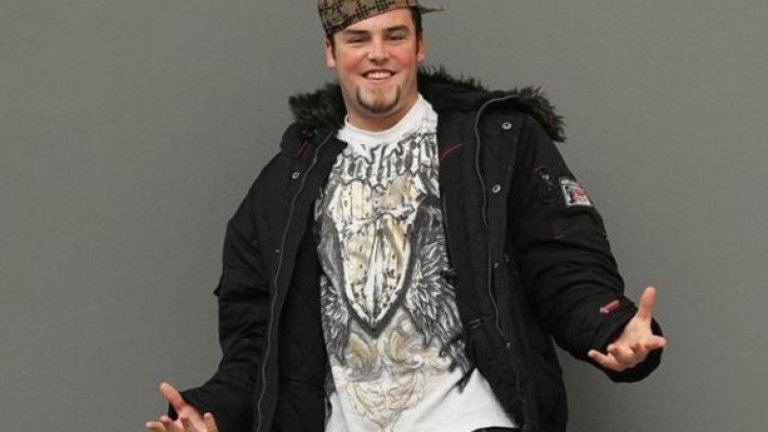 Scumbag Steve
Той всъщност се казва Блейк Бостън и в интервю обяснява, че далеч не е отрепка, а ходи на вечерно училище и работи по цял ден, за да се грижи за новородения си син.