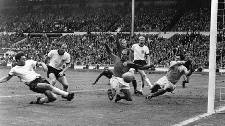 6. Англия, 1966
Трудно е да се повярва, но родината на футбола е 

приемала световните финали само веднъж. Англия 

триуфира на "Уембли" след победа с 4:2 над Германия с две попадения в 

допълнителното време на Джеф Хърст. Второто от тях все още се помни като гола 

"фантом".