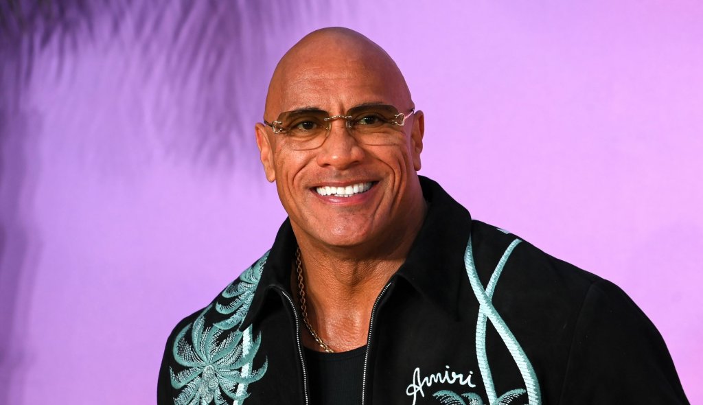 Дуейн Джонсън-Скалата  
С последните си няколко роли Дуейн Джонсън – Скалата не успя да оправдае очакванията, че макар и да не е свръхталантлив актьор, поне знае как да привлече публика в киносалоните. Превъплъщенията му в „Черния Адам“, „Круиз в джунглата“ и коледната комедия „Код: Червено“ се запомниха като тежки търговски провали. 
Заговори се, че ако и анимацията „Смелата Ваяна 2“, в която Скалата озвучава бог Мауи, не донесе печалби, с актьорската кариера на бившия кечист ще бъде свършено. Продукцията на Disney обаче успя да излезе на плюс, изваждайки звездата от злощастната серия. 
Малко преди да стане ясно, че „Смелата Ваяна 2“ е боксофис хит, Скалата изненадващо обяви, че ще се оттегли от високобюджетните заглавия и ще се насочи към по-малки продукции, които представляват актьорско предизвикателство. 
Този октомври ще го видим в първата му подобна роля – в биографичната драма „Машина за разбиване“.