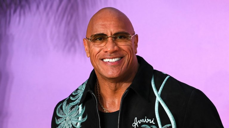 Дуейн Джонсън-Скалата  
С последните си няколко роли Дуейн Джонсън – Скалата не успя да оправдае очакванията, че макар и да не е свръхталантлив актьор, поне знае как да привлече публика в киносалоните. Превъплъщенията му в „Черния Адам“, „Круиз в джунглата“ и коледната комедия „Код: Червено“ се запомниха като тежки търговски провали. 
Заговори се, че ако и анимацията „Смелата Ваяна 2“, в която Скалата озвучава бог Мауи, не донесе печалби, с актьорската кариера на бившия кечист ще бъде свършено. Продукцията на Disney обаче успя да излезе на плюс, изваждайки звездата от злощастната серия. 
Малко преди да стане ясно, че „Смелата Ваяна 2“ е боксофис хит, Скалата изненадващо обяви, че ще се оттегли от високобюджетните заглавия и ще се насочи към по-малки продукции, които представляват актьорско предизвикателство. 
Този октомври ще го видим в първата му подобна роля – в биографичната драма „Машина за разбиване“.