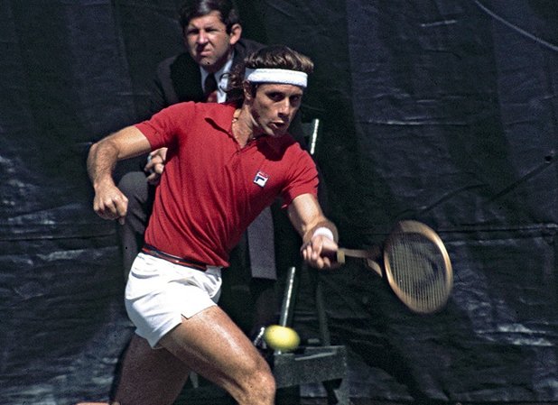 7. Гилермо Вилас
Аржентинският тенисист е специалист на клей, а през 

1975 и 1977 г. стига до второто място в ранглистата.
През кариерата си печели 62 турнира по тенис, от 

които четири титли в турнирите от Големия шлем. 

Триумфира в Париж през 1977. Вилас има 56 победи на 

Ролан Гарос - рекорд, който бе счупен едва през 2013-а.
