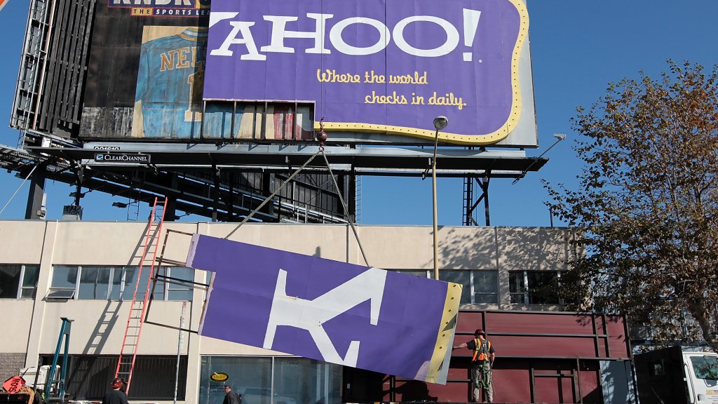 San Francisco Landmark Yahoo Billboard Comes Down