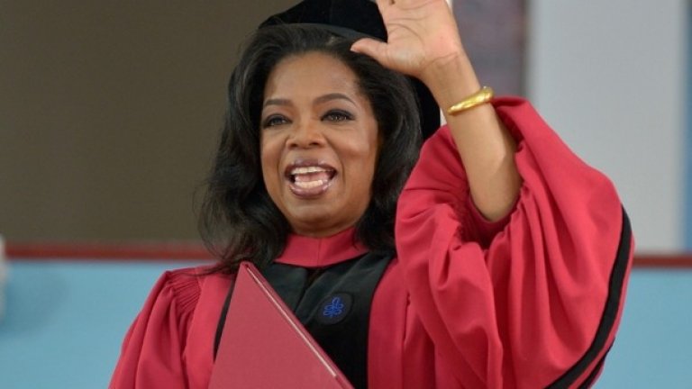 Опра Уинфри - $35 000 за "Пурпурен цвят"
Една от най-богатите жени в света е приела срещу $35 000 да играе систематично тормозената София в "Пурпурен цвят" на Стивън Спилбърг - но по време, когато все още не е била така известна, както е сега. В момента, естествено, състоянието й е около $3 млрд., и благодарение на факта, че е приела скромното заплащане за "Пурпурен цвят", винаги ще бъде запомнена като "номинираната за "Оскар" Опра Уинфри". Никой не може да си купи това с пари.