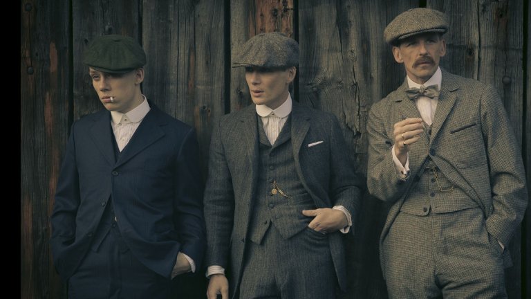 Peaky Blinders / "Остри козирки"
Британският сериал се фокусира върху криминалния свят на Бирмингам от 20-те години на миналия век и бандата на Шелби. Възходът на Томи Шелби и неговото семейство е впечатляващ и определено увлича зрителите.