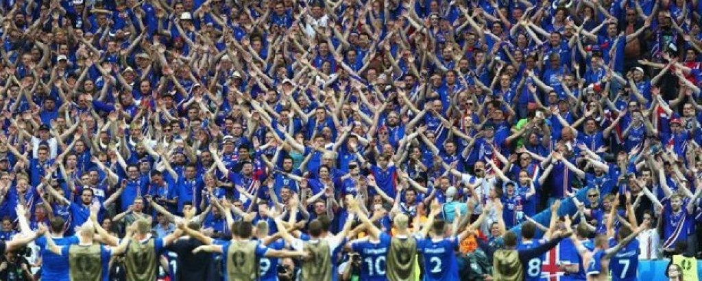 Brexit номер 2. We imagine these #ISL fans will be holding up their sign loud and proud right now..https://t.co/NI1sjtGRxI#ENGISL pic.twitter.com/MUS9hYK3NX&mdash; BBC 5 live Sport (@5liveSport) June 27, 2016
