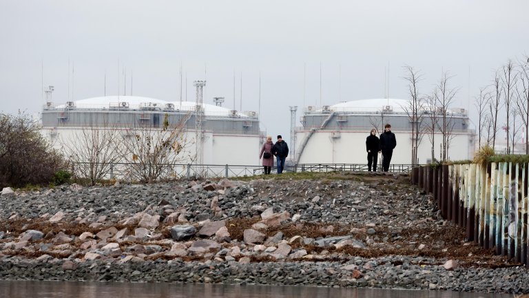 Украйна удари руски петролни терминали на Балтийско море