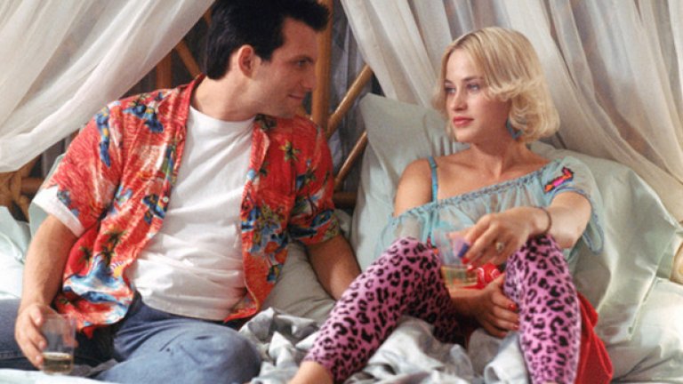 "Истински романс" (True Romance, 1993)
За ролята на отраканата проститутка Алабама Уитман, сценаристът Куентин Тарантино в началото е мислел да покани Джоан Кюсак, докато режисьора Тони Скот е бил за Дрю Баримор. За радост изборът на Патриша Аркет се оказва удачен, заради магнетичната връзка, която се получава на екрана между нея и Крисчън Слейтър. Резултатът е един от най-незабравимите екранни образи на 90-те