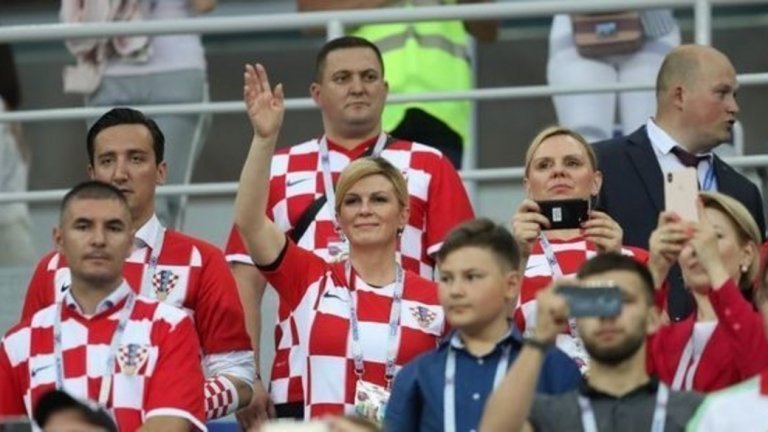 Президентът на Хърватия на трибуните в Нижни Новгород срещу Дания.