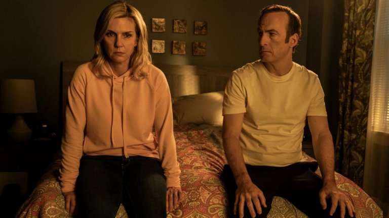 Better Call Saul
Ако сте запален фен на феномена Breaking Bad, няма как да не сте се питали как ли се е отнесъл животът към онзи дишащ шарж Сол Гудман. Better Call Saul дава възможно най-брилянтния отговор на тази питанка. Поредицата направи дълбок реверанс към Breaking Bad и стана площадка за неоспоримия талант на Боб Оденкърк, изиграл Сол Гудман.