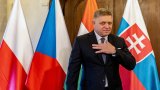 Хората са недоволни от ръста на данъчната тежест и посещението на премиера в Пекин