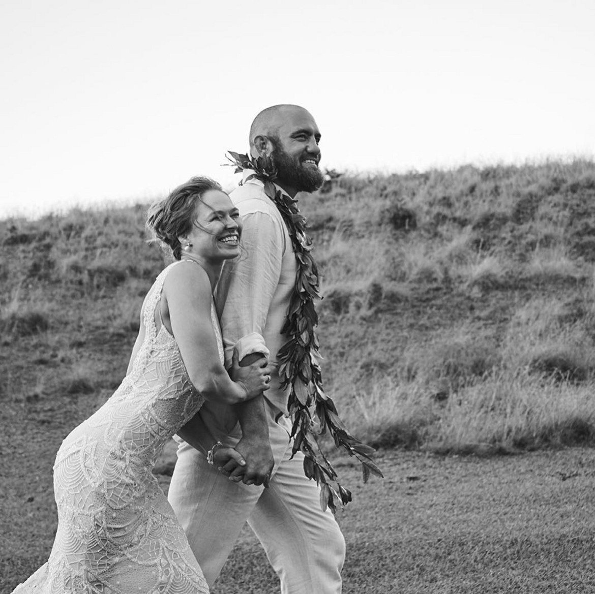 Ронда и Травис се ожениха на Хаваите