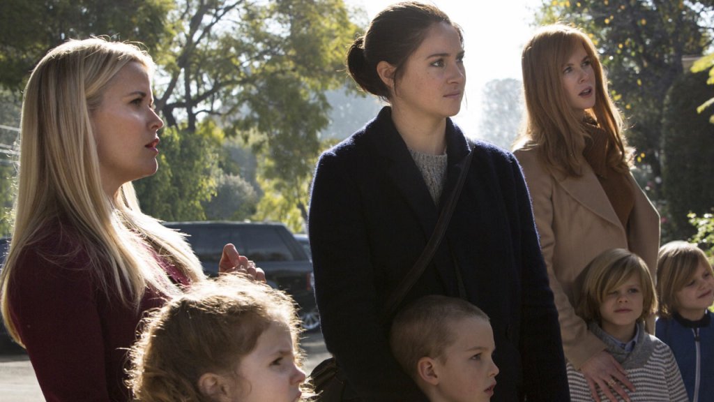 Big Little Lies/ Големите малки лъжи

Новият сериал на HBO не е за всеки. Може би защото първият епизод напомня женски сериал и всеки зрител лесно би се заблудил. Това, че главните героини са жени обаче, не прави сериала женски. Рийз Уидърспун, Шейл