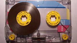 1280px-Memorex_Compact_Cassette_opened