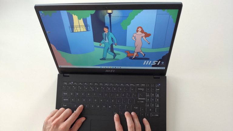 Kомпактен и лек лаптоп, насочен към професионалисти и млади хора