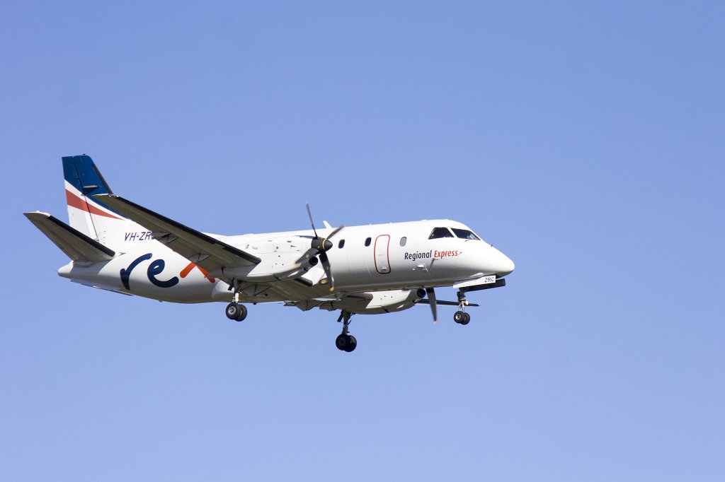 Regional_Express_Airlines_(VH-ZRC)_Saab_340B_at_Sydney_Airport