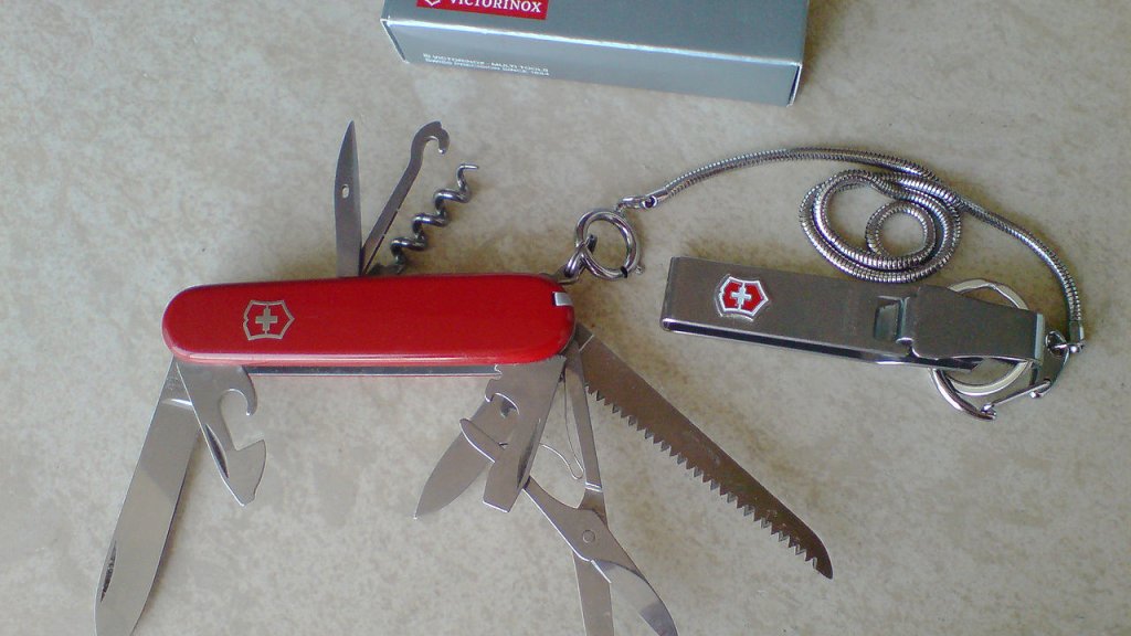 1280px-My_swiss_army_knife