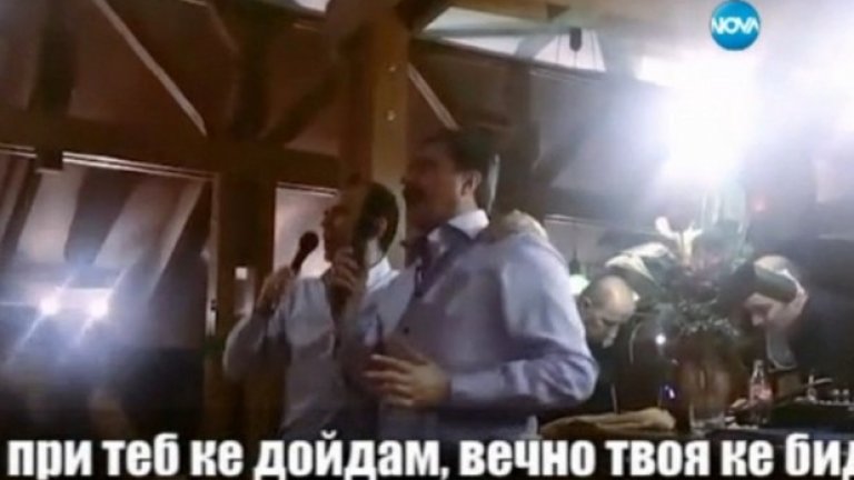 Видеото на Цветан Василев и Иван Искров може и да учуди някои, но всъщност далеч не е толкова странно на фона на добрата българска практика да изтичат неприятни снимки и видеа на родни политици. Често пазени за най-подходящия момент...