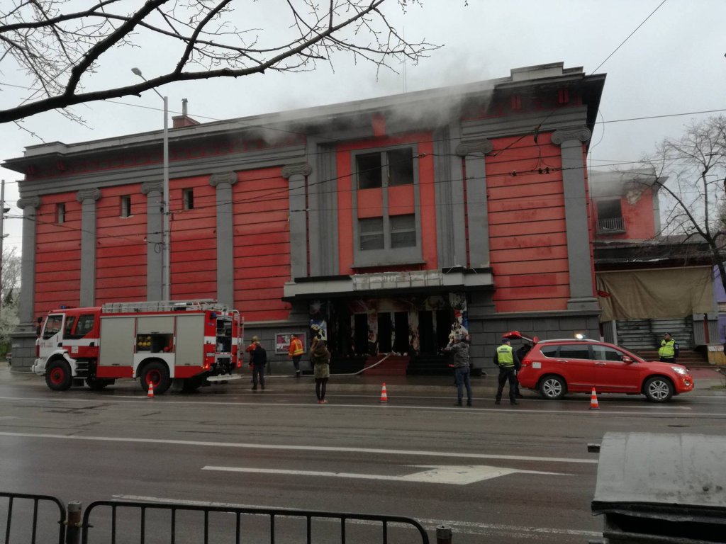Гори покривът на Син Сити