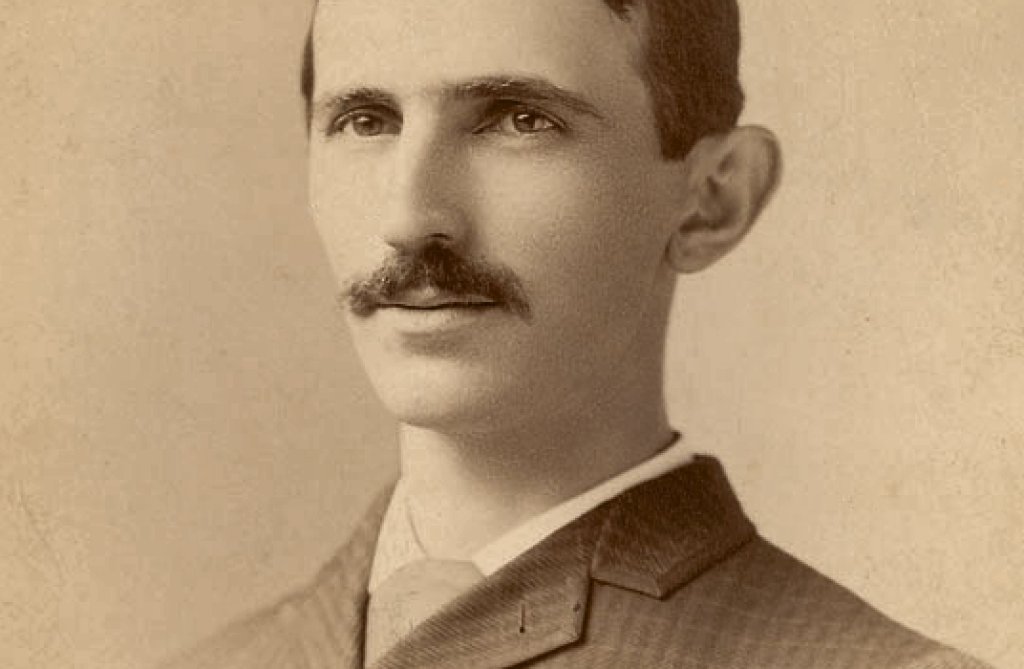 Nikola_Tesla_by_Sarony_c1885-crop