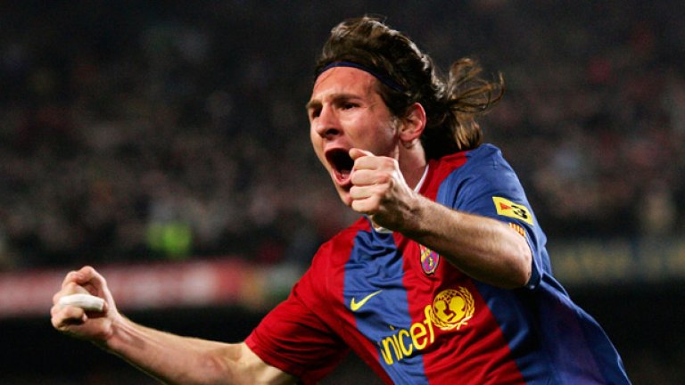 Бащата на Меси също е започнал кариерата си като футболист в Нюелс Олд Бойс, но е приключил с футбола, за да служи в армията. Братът на Меси – Родриго – е бил нападател за Росарио преди да се откаже от играта след тежка катастрофа. Другият му брат – Матиас – е бил защитник в Нюелс, но се е отказал на 27, след като кариерата му не търпи развитие. Братовчед му – Емануел – в момента играе за бразилския Вашко да Гама.