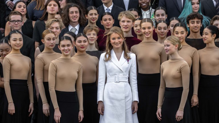 Първородната дъщеря на крал Филип и кралица Матилда отпразнува своя 18-ти рожден ден в Кралския дворец в Брюксел в петък, 25 октомври.