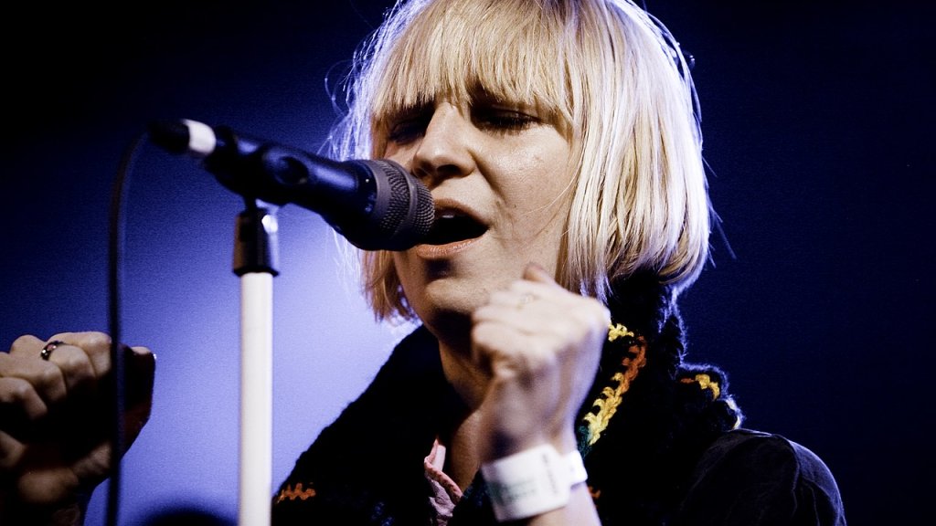 Sia_performing_photograph_by_Kris_Krug