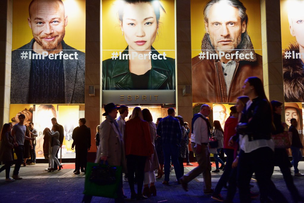 Томпкинс продава своя дял от Esprit през 90-те