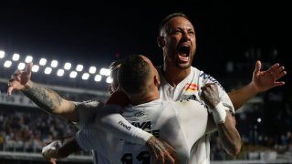 Неймар не оправдава очакванията в Бразилия, но има време да спаси Сантош