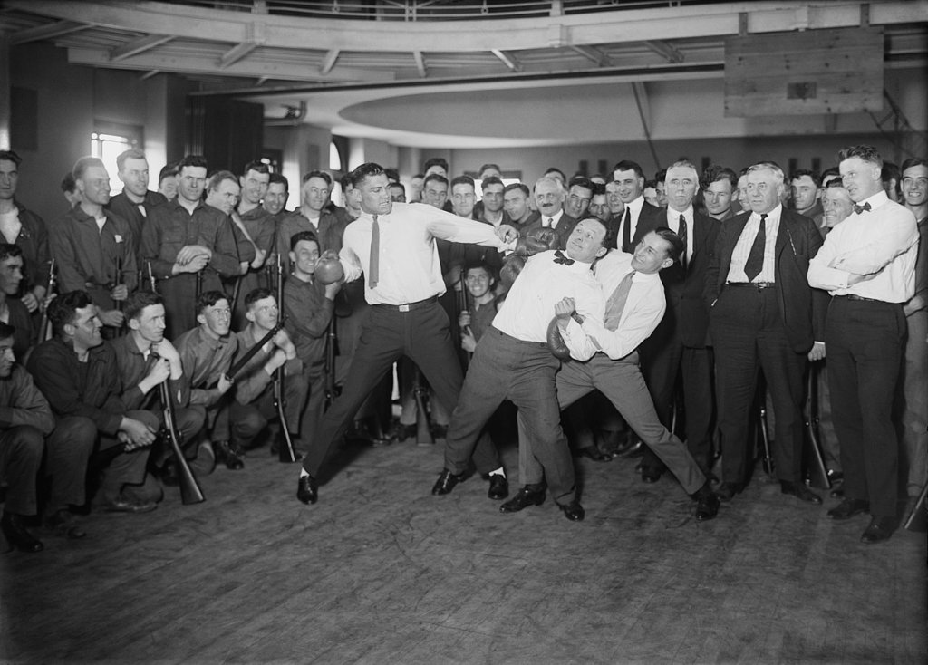 1280px-Jack_Dempsey,_Harry_Houdini_and_Benny_Leonard2