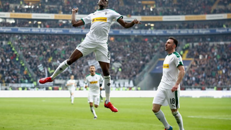 С височината си от близо 190 сантиметра и дългите си крайници, прилича точно на Виейра по начина, по който спира атаките на противника и по който се движи по терена. Освен това има способността да ръководи средната линия на тима по подобие на Погба, а визията му за игра и извеждащите му подавания по конец напомнят именно тези на Кроос.