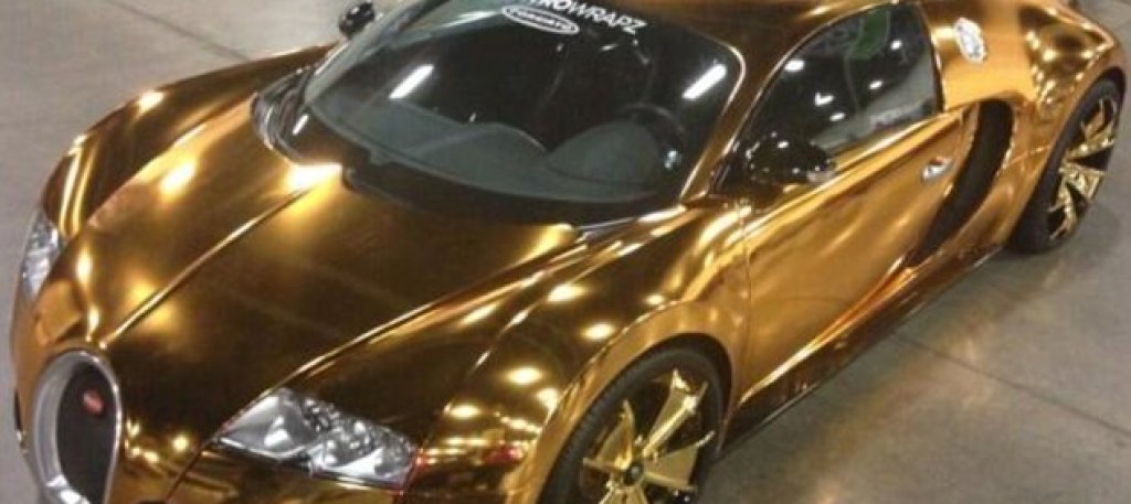 Фло Райда обича екстрите и bling-bling елементите. Затова и плати 1.7 милиона долара за това Bugatti Veyron през 2013. След това го тунингова с 24-каратови златни джанти и опакова суперколата в златна броня. 