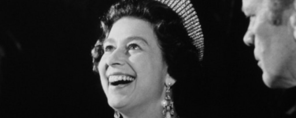 Елизабет II e коронована през  1952 година