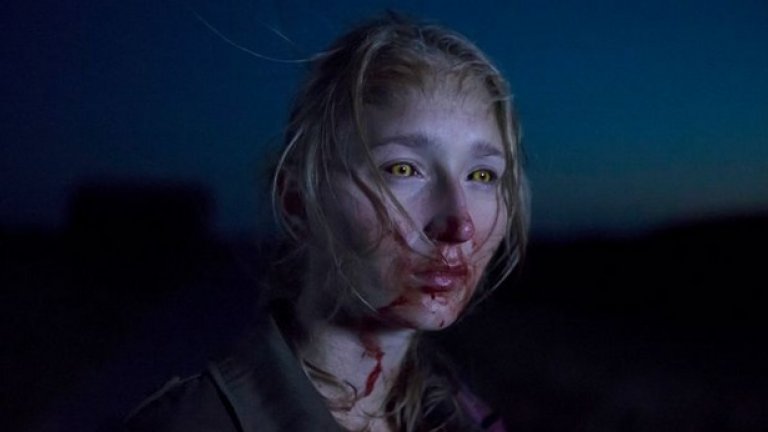 When Animals Dream
Датската драма излезе още през миналата година, но тогава не спечели заслуженото внимание. Съзряването на тийнейджърки чрез трансформацията им във върколаци вече може да се счита за цял поджанр в хорър киното, но този филм предлага и нещо повече.
Зареден със символизъм и с атмосферата на малък крайбрежен град, When Animals Dream третира състоянието на главната героиня не като събуждане на звяра вътре в нея, а като цялостно израстване и послание към отлъчените навсякъде по света.