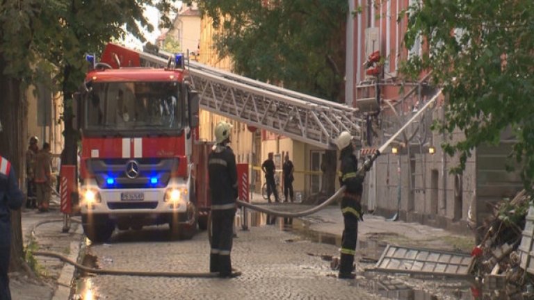 Данчев е запалил една от сградите, според прокуратурата. После пожарът се е разпрострял.