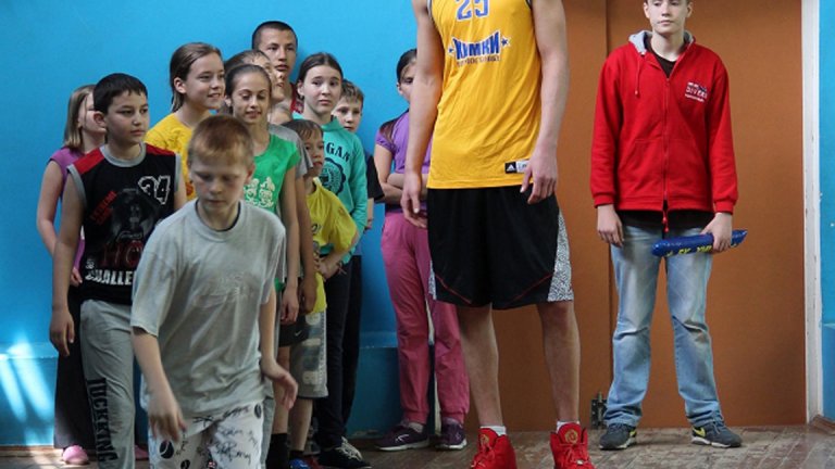 Тъжната съдба на най-високия баскетболист на Русия, който си отиде на 29