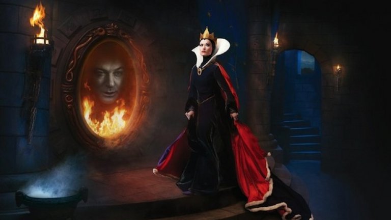 Оливия Уаилд и Алек Болдуин (в огледалото) като Кралицата и Вълшебното Огледало