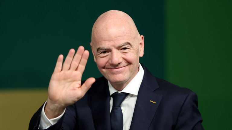 Инфантино трябва да си ходи, но има ли кой да го свали от власт?