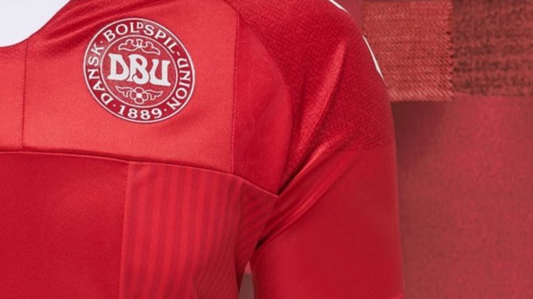 Дания излиза с "кърпен" екип от стари фланелки срещу Чили